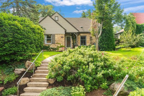 1017 Thomas Ave S, Minneapolis, MN, 55405-2114 | Card Image
