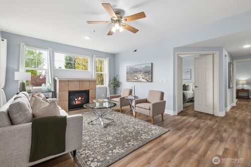 b-400 S 46th Place, Renton, WA, 98055 | Card Image