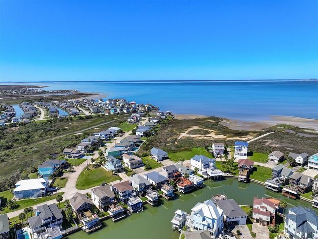 3912 Bridge Harbor Dr, House other with 3 bedrooms, 2 bathrooms and 4 parking in Galveston TX | Image 34