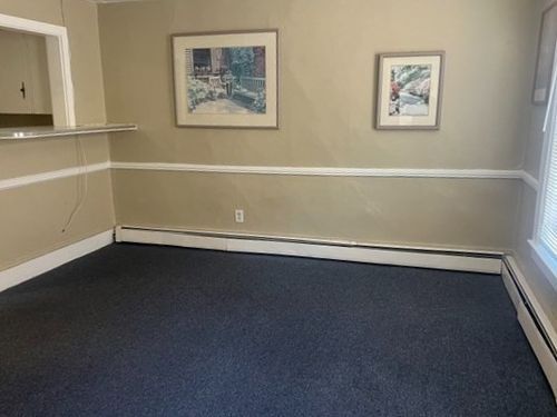 8-rr431-40 W Broadway, Derry, NH, 03038-2366 | Card Image