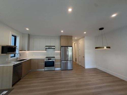 9X3 Westmount Dr, Port Moody, BC, V3H1K8 | Card Image