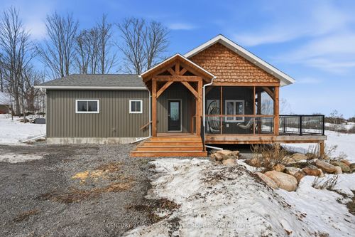 824 E Road Loop, Bancroft, ON, K0L1C0 | Card Image