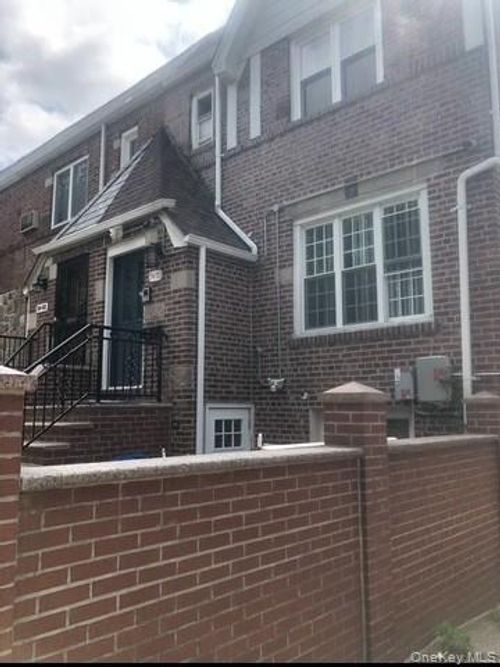 24 83rd St, East Elmhurst, NY, 11370-1633 | Card Image