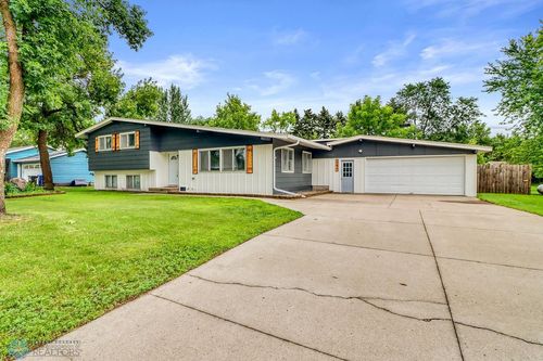 504 9th Ave Se, Barnesville, MN, 56514-3935 | Card Image