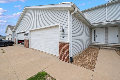 143 Woodstone Ln Sw, Cedar Rapids, IA, 52404-4835 | Card Image