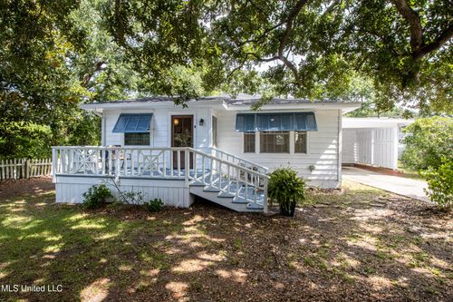 2003 W Second St, Long Beach, MS, 39560-5501 | Card Image