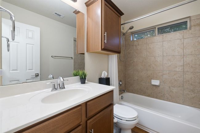 Bathroom 2 for bedrooms 2 and 3. | Image 24