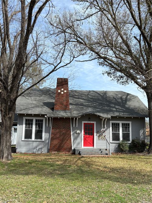 423 E Navasota St, Groesbeck, TX, 76642-1537 | Card Image