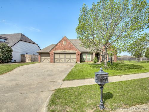 9302 N 98th East Ct, Owasso, OK, 74055-6996 | Card Image