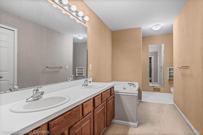 1752 Thistle Dr, Condo with 2 bedrooms, 3 bathrooms and null parking in Canton MI | Image 17