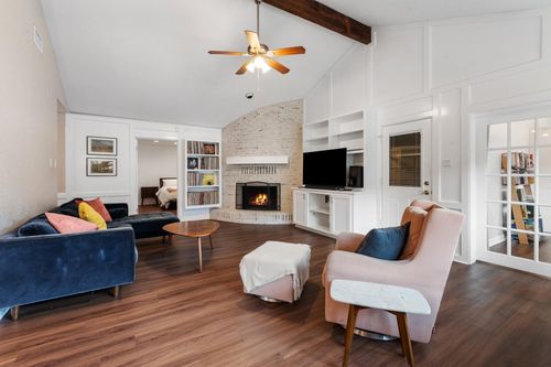 2907 Broadmoor Dr, Bryan, TX, 77802-2124 | Card Image