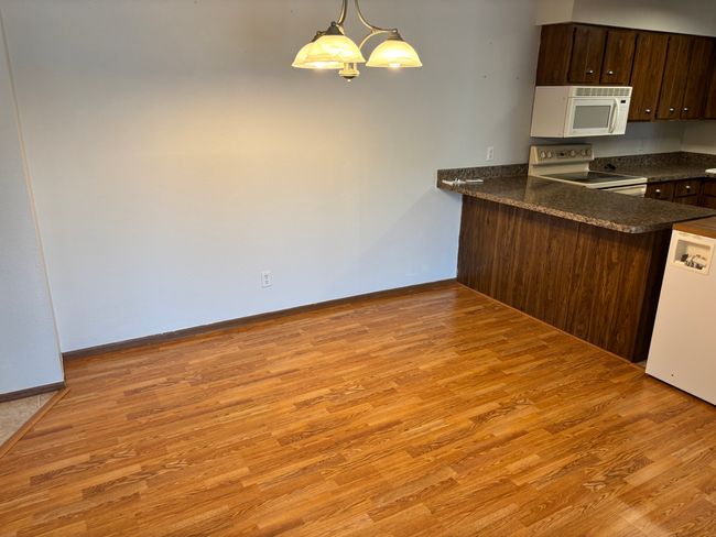 APT-203 - 1712 Creek Rd, Condo with 2 bedrooms, 1 bathrooms and null parking in West Bend WI | Image 8