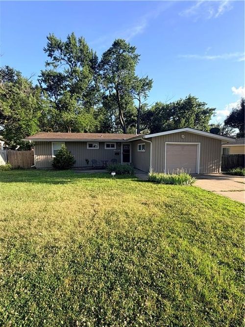11917 W 91st Ter, Lenexa, KS, 66215-3811 | Card Image