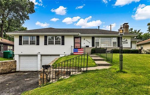 4930 Waverly Ave, Kansas City, KS, 66104-3152 | Card Image