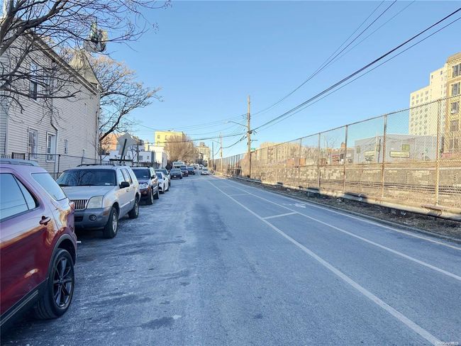 4465 Park Ave, House other with 4 bedrooms, 2 bathrooms and null parking in Bronx NY | Image 8