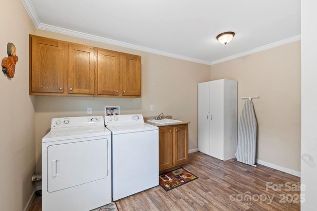 Laundry Room | Image 11