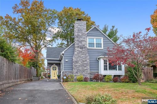 165 Pine St, Hackensack, NJ, 07601-3817 | Card Image