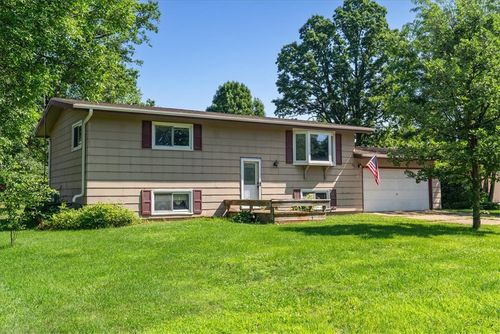 403 Walnut Dr, Woodville, WI, 54028-9539 | Card Image