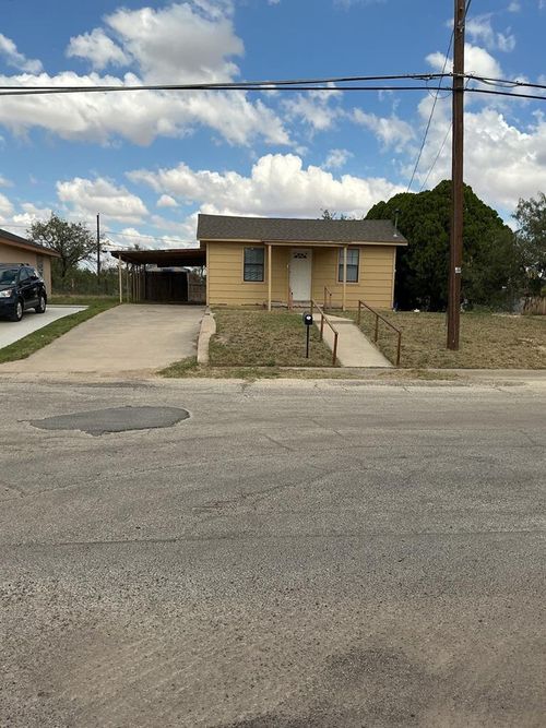 811 E 16th St, Big Spring, TX, 79720-4741 | Card Image