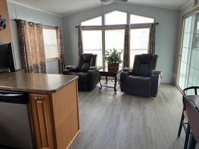 LIVING AREA | Image 4