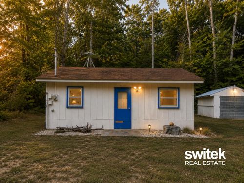7469 E Lane St, Newaygo, MI, 49337-8265 | Card Image