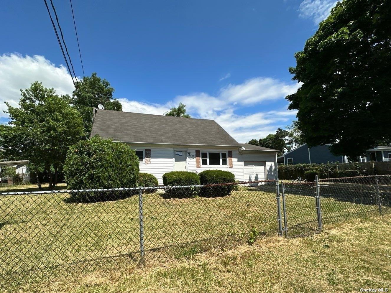 26th St, Wyandanch, NY 11798