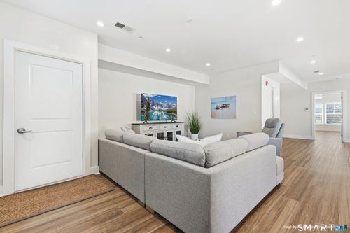 200-82 Wall St, Madison, CT, 06443-3128 | Card Image