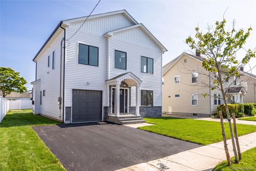 43 Westbury Ave, Mineola, NY, 11501-3434 | Card Image