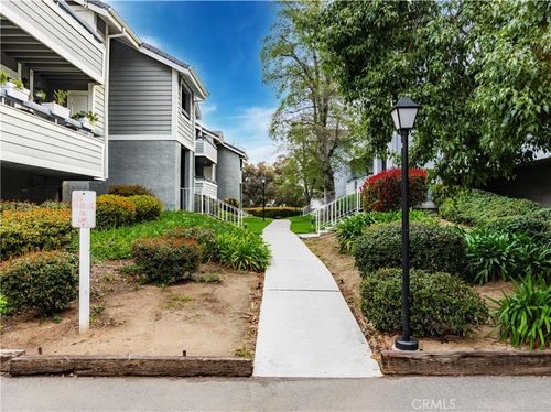 328-26962 Flo Ln, Canyon Country, CA, 91351-5257 | Card Image