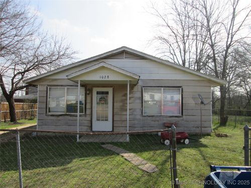 1026 S Dunbar Dr, Atoka, OK, 74525-5060 | Card Image