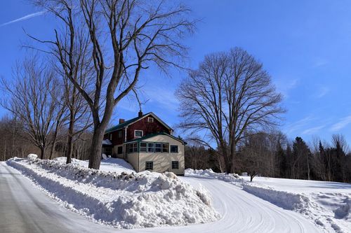 752 Mountain St, Island Pond, VT, 05846-9634 | Card Image