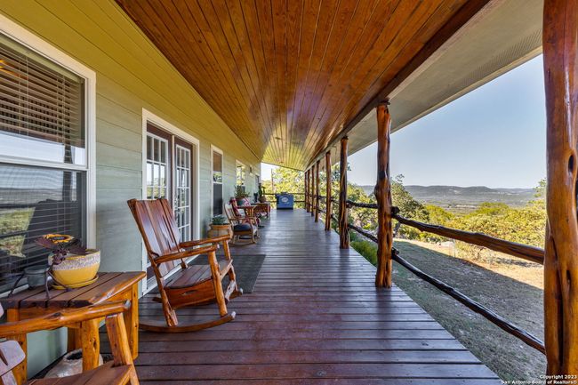 546 Beulah Pl, House other with 3 bedrooms, 3 bathrooms and null parking in Utopia TX | Image 5