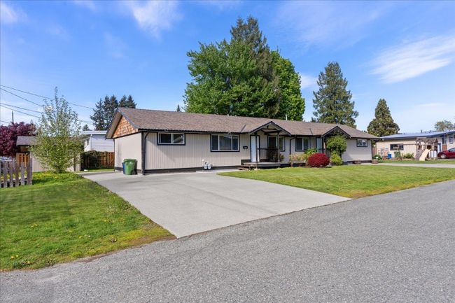 46787 Adanac Avenue, Home with 6 bedrooms, 2 bathrooms and null parking in Chilliwack BC | Image 3