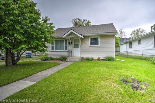 1090 Boston Ave, Waterford, MI, 48328-3710 | Card Image