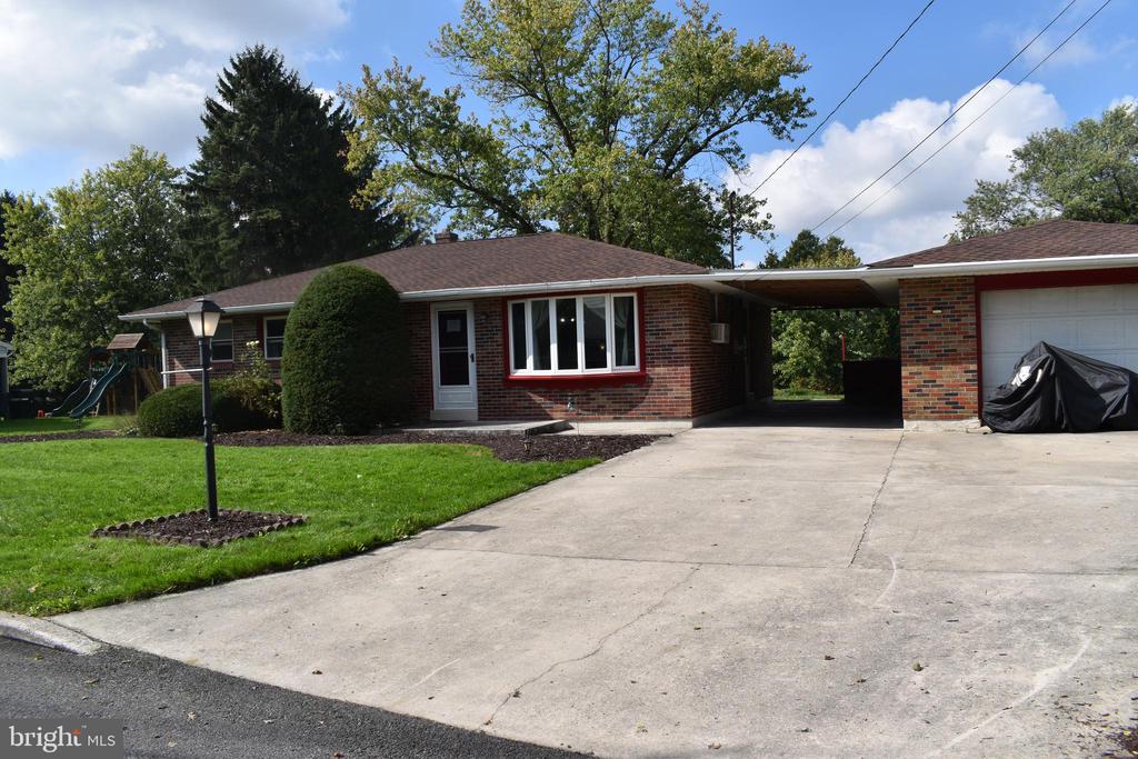 Jayann Dr, Lebanon, PA 17042