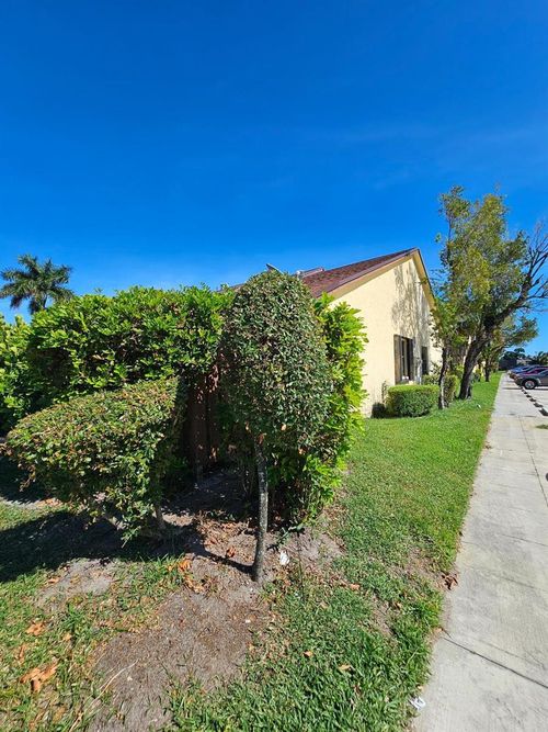 491 Springdale Cir, Palm Springs, FL, 33461-1531 | Card Image