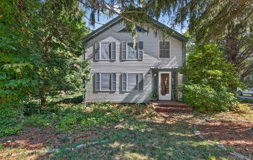169 Old Town Rd, East Setauket, NY, 11733-2025 | Card Image