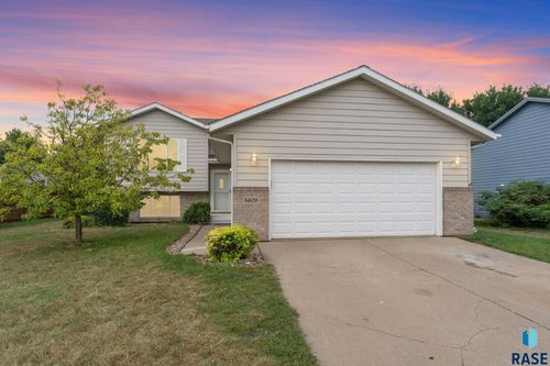 5609 S Cain Ave S Avenue S, Sioux Falls, SD, 57106 | Card Image