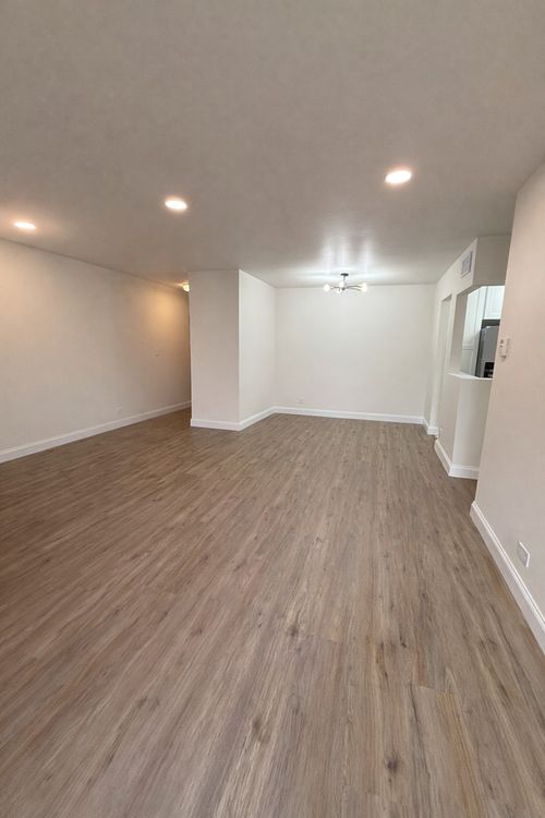 g205-7441 Blackburn Ave, Downers Grove, IL, 60516-5216 | Card Image