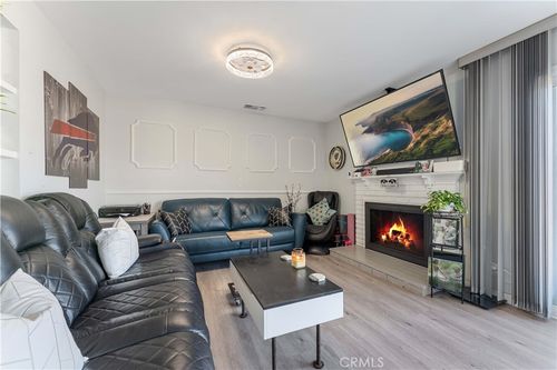 7950 Jackson Way, Buena Park, CA, 90620-3925 | Card Image