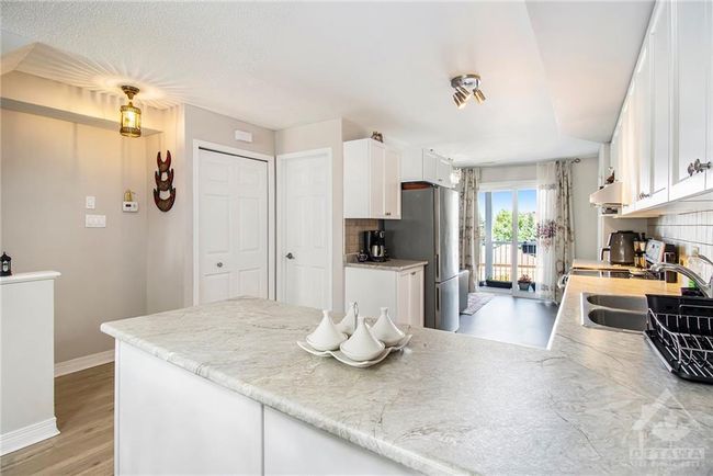 872 Longfields Dr, Condo with 2 bedrooms, 3 bathrooms and 1 parking in Ottawa ON | Image 9