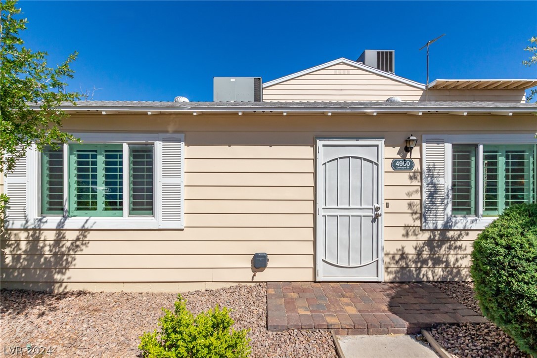 Larkspur St, Las Vegas, NV 89120