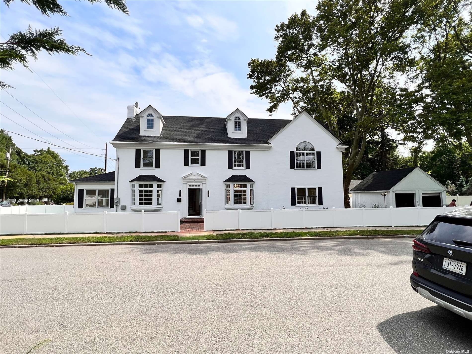 Calvin Ave, Syosset, NY 11791