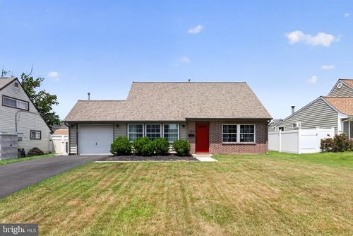 50 Middle Rd, LEVITTOWN, PA, 19056-3613 | Card Image