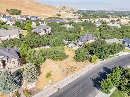 692 Deer Hollow Rd, Tooele, UT, 84074-3161 | Card Image