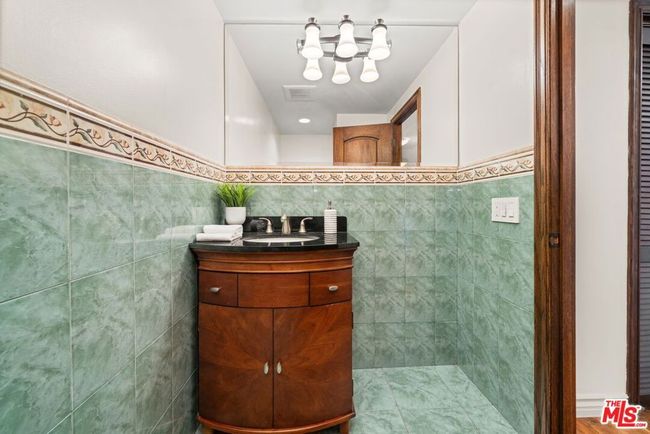 UNIT-406 - 318 N Maple Dr, Condo with 2 bedrooms, 3 bathrooms and 2 parking in Beverly Hills CA | Image 18