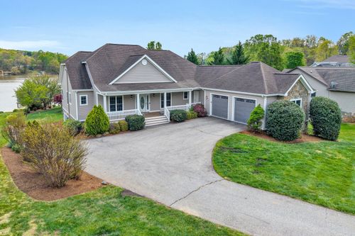 105 Inlet Dr, Wirtz, VA, 24184-2124 | Card Image