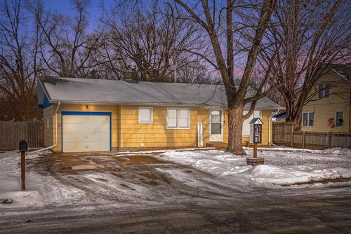 2423 Robinsdale Avenue, La Crosse, WI, 54601 | Card Image