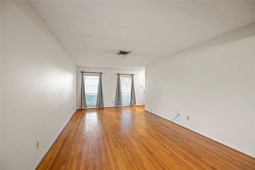 8110 Bob White Dr, Houston, TX, 77074-6113 | Card Image