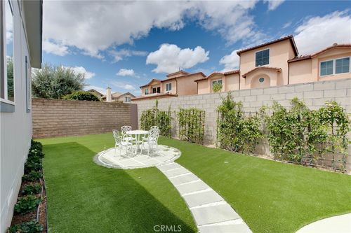 7317 Kelvin Ave, Winnetka, CA, 91306-2723 | Card Image